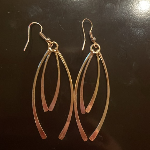 Two pair of dangle earrings ready to be fancy! Gold arc and gold strands. - Picture 4 of 5